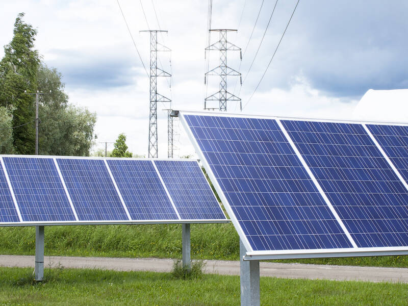 Solar Finland aurinkopaneelit Satamakadun aurinkopuistossa.